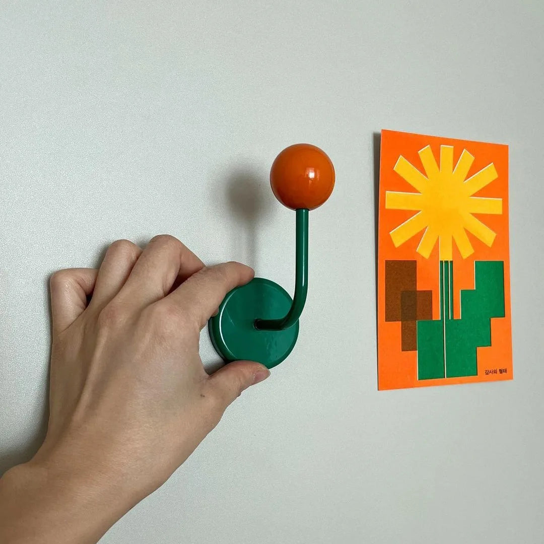 Non perforated magnetic hook for bathroom and kitchen, strong and seamless