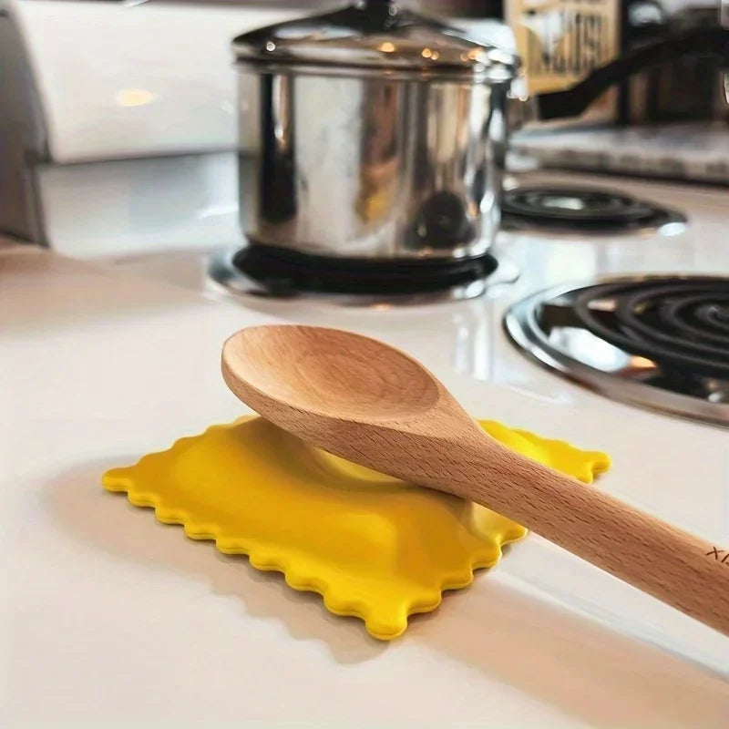 1pc Cartoon Biscuit-Shaped Soup Spoon Rest - Heat Insulating for Kitchen Gadgets