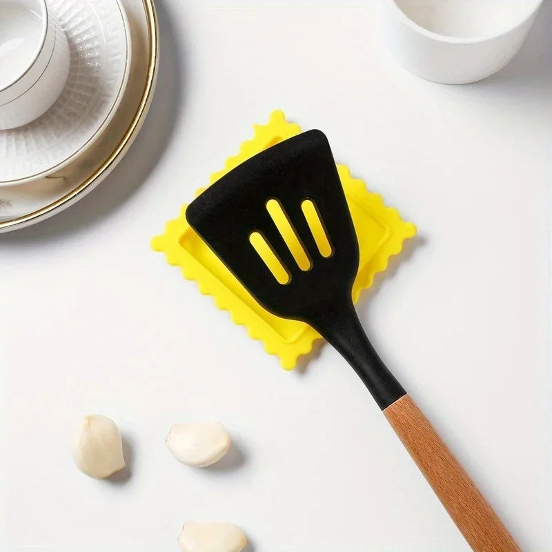 1pc Cartoon Biscuit-Shaped Soup Spoon Rest - Heat Insulating for Kitchen Gadgets